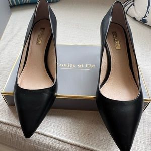 Louise et Cie Lo-Jordyna Pointed Toe Pump - size 9.5 - NWOT - 2.5” heel Black.